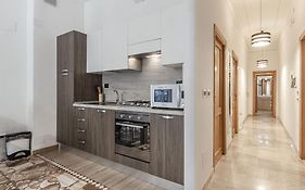 Lovely Piazza Santa Maria Apartment